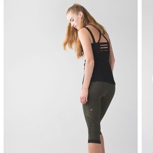 Lululemon In The Flow Crop II SZ 6 green black